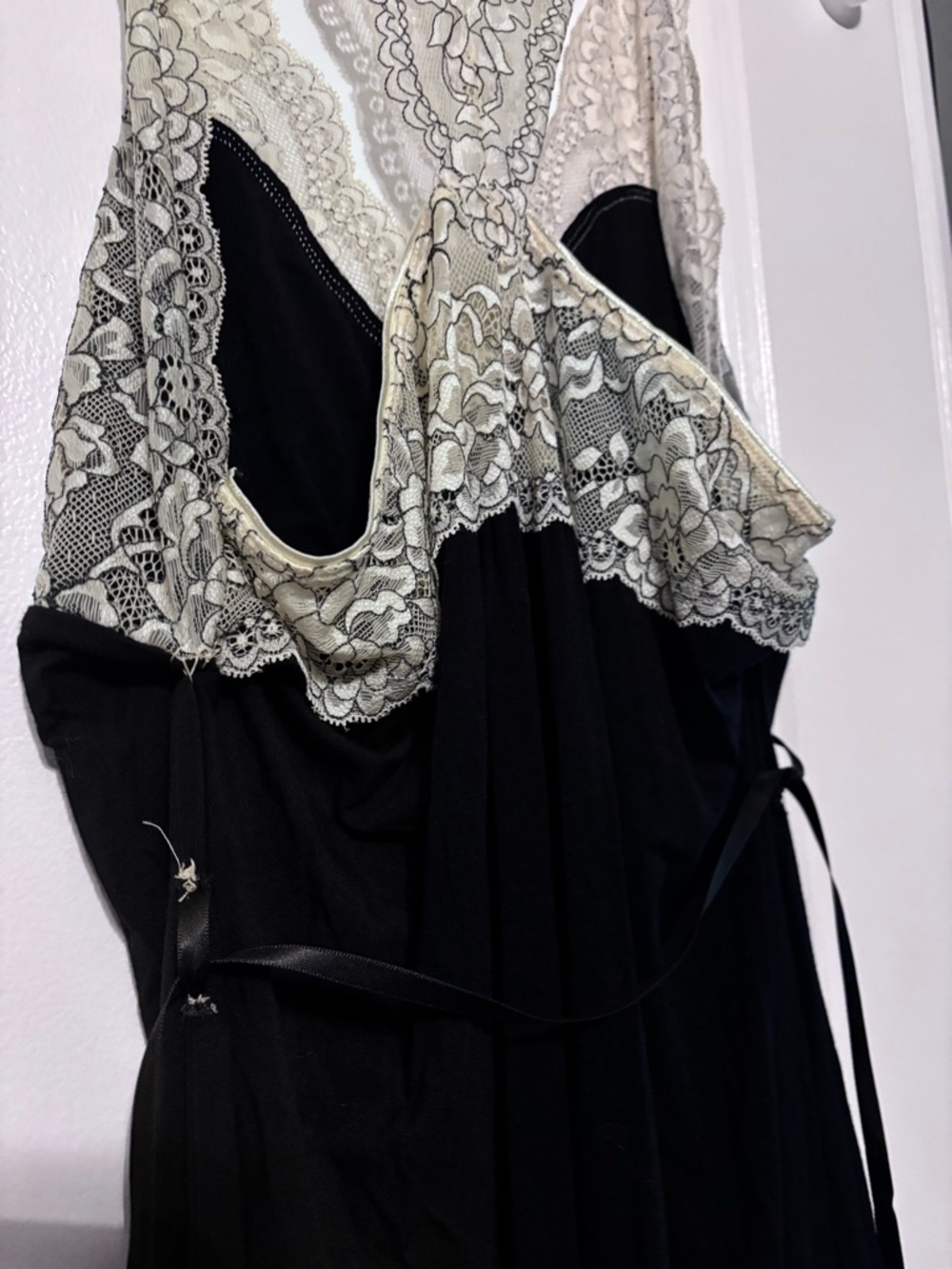 Adore Me Black and Ivory Lace Bodice Nightie Dress Size Large - Picture 10 of 13